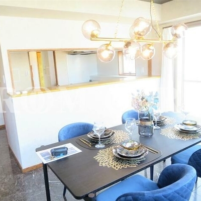 
						リビング