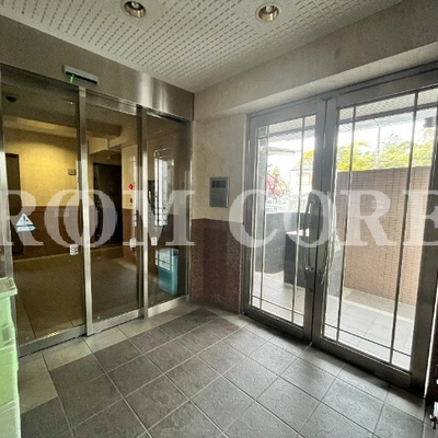 
						エントランス