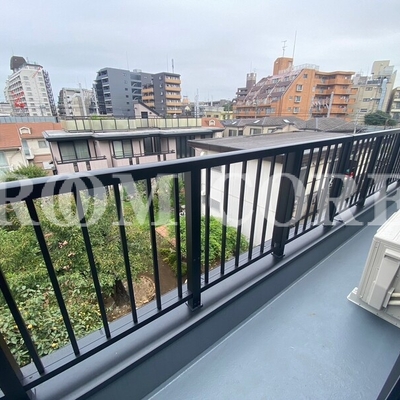 
						バルコニー