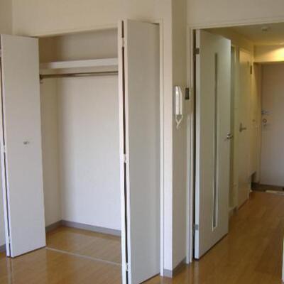 
						室内