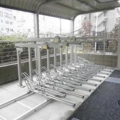 
						駐輪場