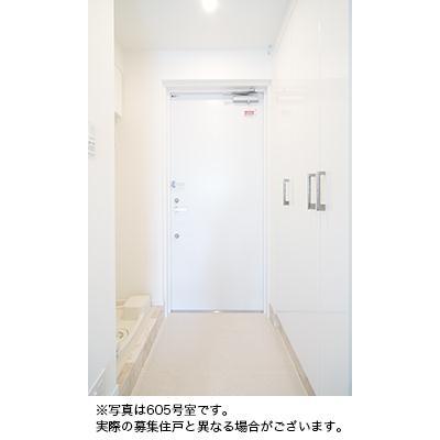 
						玄関