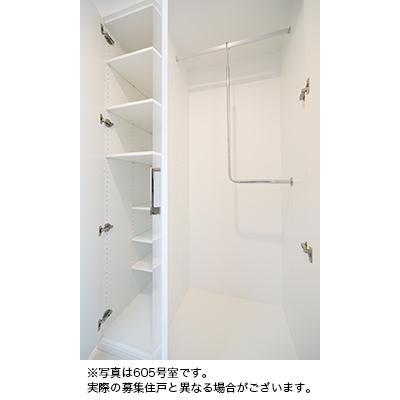 
						収納