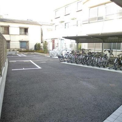 
						駐輪場