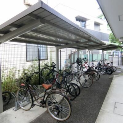 
						駐輪場