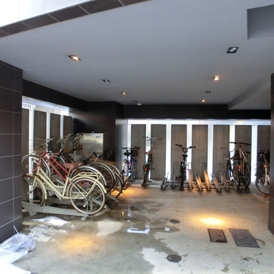 
						駐輪場