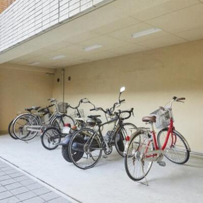 
						駐輪場