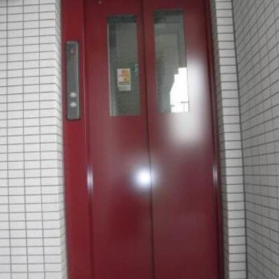 
						エレベーター