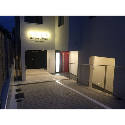 
						エントランス