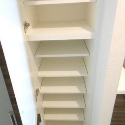 
						収納
