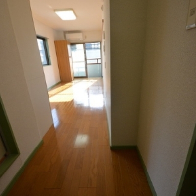 
						室内