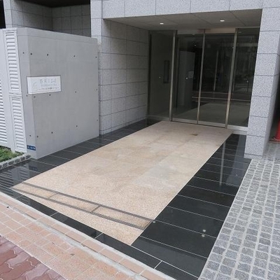 
						エントランス