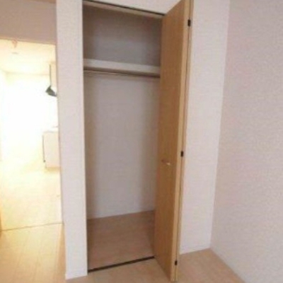
						収納