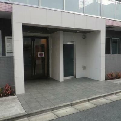 
						エントランス