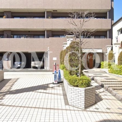 
						エントランス