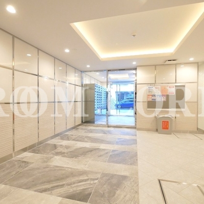
						エントランス