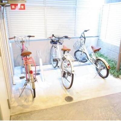 
						駐輪場