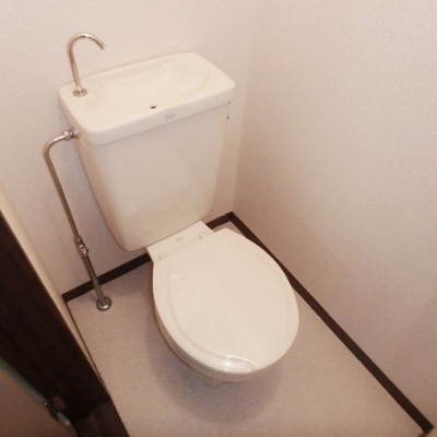 
						トイレ