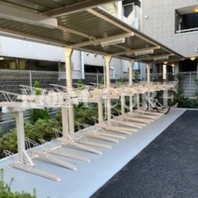
						駐輪場