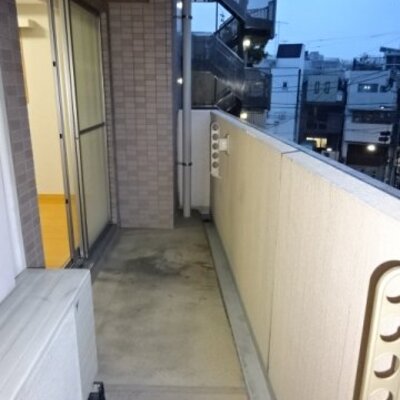 
						バルコニー