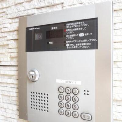 
						オートロック