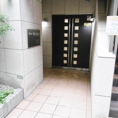 
						エントランス