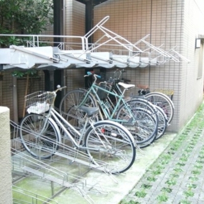 
						駐輪場