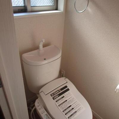 
						トイレ