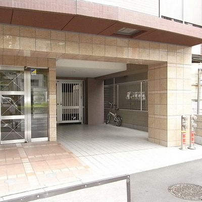 
						エントランス