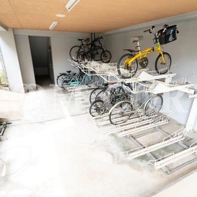 
						駐輪場