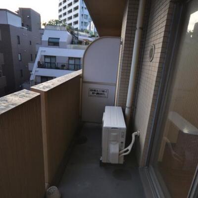 
						バルコニー