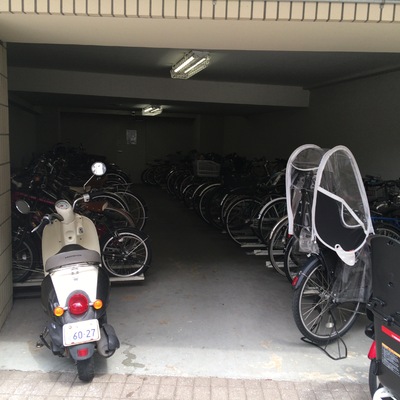 
						駐輪場