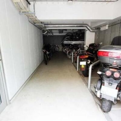 
						バイク置き場