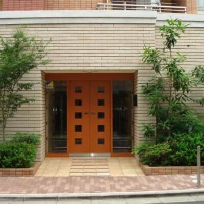 
						エントランス