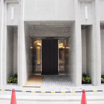 
						エントランス