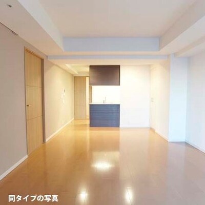 
						リビング