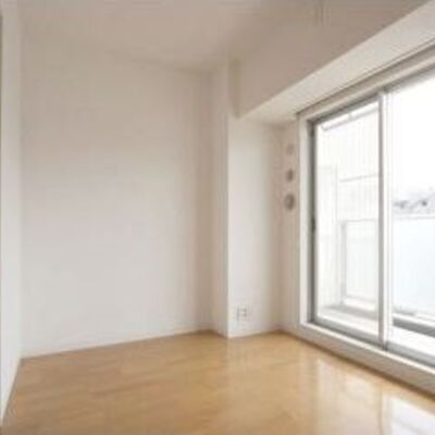 
						洋室4