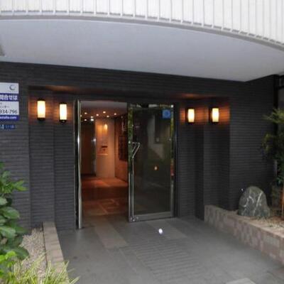 
						エントランス