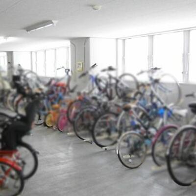 
						駐輪場