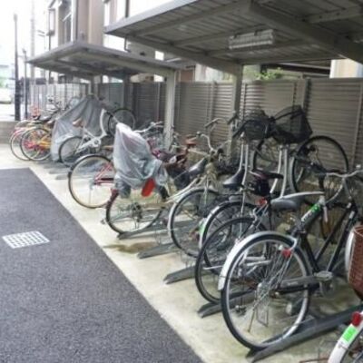
						駐輪場