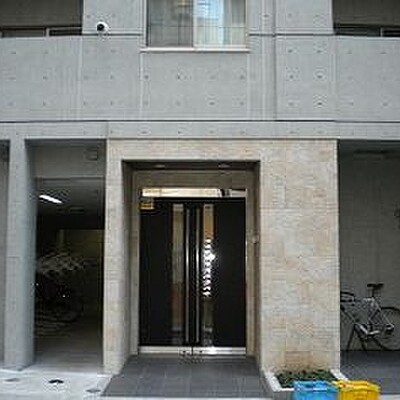 
						エントランス