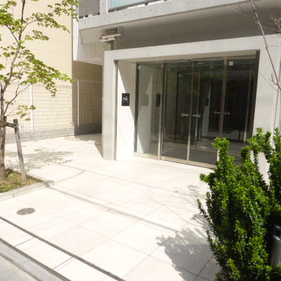 
						エントランス