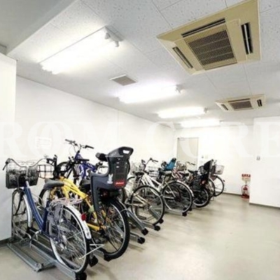 
						駐輪場