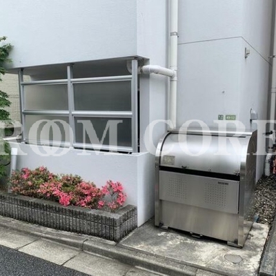 
						ゴミ捨て場
