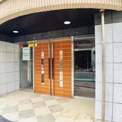 
						エントランス