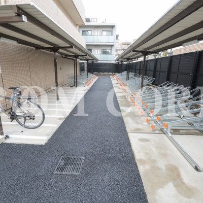 
						駐輪場