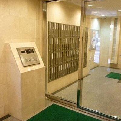 
						エントランス