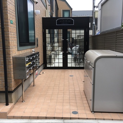 
						エントランス