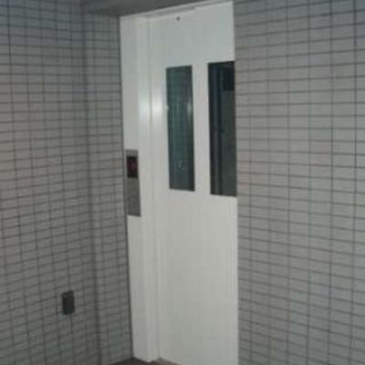 
						エレベーター