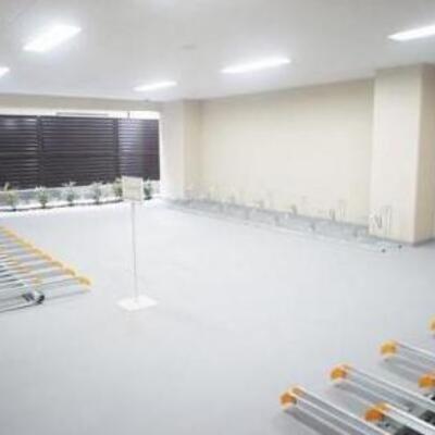 
						駐輪場